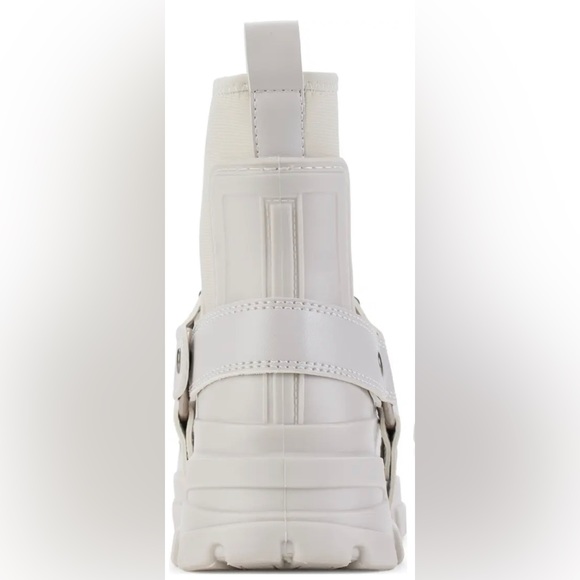 Host Pick! KARL LAGERFELD 🆕 ‘Rylie’ Crystal Studded Lug Boot Winter White. Sz 8. - Picture 2 of 6